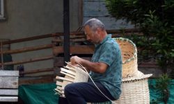 Çocukluğunda öğrendiği sepet örücülüğünü emekliliğinde gelir kapısına dönüştürdü