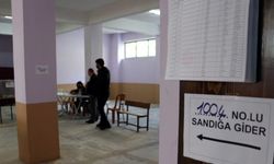 Karabük'te muhtarlık seçimi için vatandaşlar sandık başında