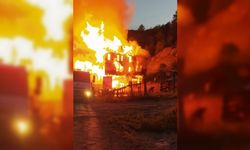 Kastamonu'da çıkan yangında 2 katlı ev kullanılamaz hale geldi