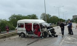 Ordu'da minibüs ile kamyonet çarpıştı: 13 yaralı