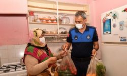 Samsun'da zabıta ekipleri hasta ve yaşlı kadının pazar alışverişini yaptı