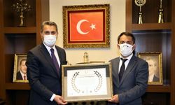 Tokat Belediye Başkanı Eroğlu'na çevreye duyarlı projelerinden dolayı berat verildi