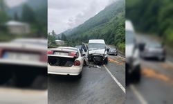 Trabzon'da otomobil ile minibüs çarpıştı: 1 ölü