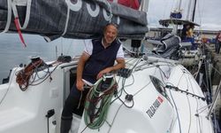 Yelkenci Tolga Pamir, Türkiye'nin dört denizini aşacağı yolculuğuna Hopa'dan  başladı