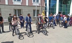Yeşilyurt'ta yarışmalarda dereceye giren öğrencilere scooter ve bisiklet verildi