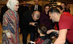 Erdoğan çiftinden özel hastanede hasta ziyareti