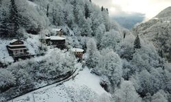 Artvin'de kardan 8 köy yolu kapandı, 2 okul tatil edildi