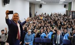 Vali Çeber, 'Kariyer Günleri'nde Öğrencilerle Buluştu