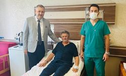 Rize Devlet Hastanesi’nde ilk kez hastayı uyutmadan karotis endarterektomi ameliyatı yapıldı