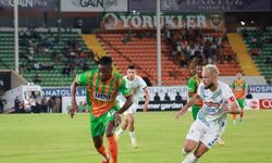 Trendyol Süper Lig: Corendon Alanyaspor: 1 - Çaykur Rizespor: 0 (İlk yarı)