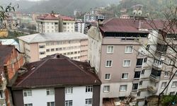 Rize'de heyelan: 1 ölü, 2 bina tahliye edildi (3)