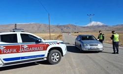 Van’da jandarma ekiplerinin trafik denetimleri