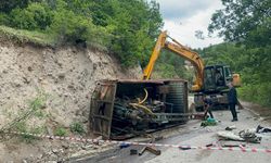 Artvin'de sondaj kamyonu devrildi; 1 ölü, 2 yaralı