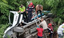 Trabzon’da dolmuş şarampole yuvarlandı: 5 yaralı