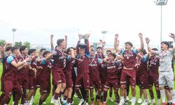 Trabzonspor U19 takımı şampiyonluk kupasını aldı