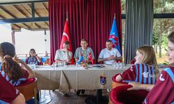 Ukraynalı savaş mağduru çocuklar, Trabzonspor’un Ukraynalı futbolcularıyla bir araya geldi