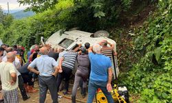 Rize’de çay toplamaya gidenleri taşıyan panelvan kaza yaptı: 2 ölü, 3 yaralı