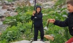 Rizeli miniklerin görülmeye değer ilk balık tutma mutluluğu