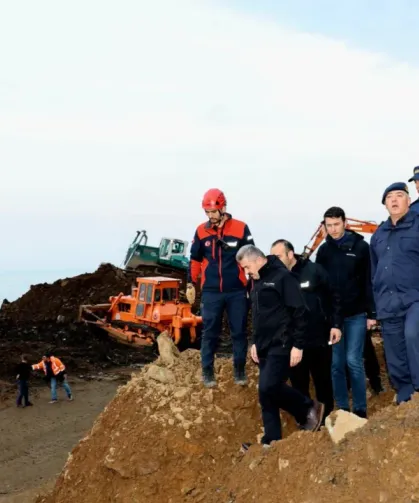 Artvin'de heyelan: Toprak altında 4 kişinin cansız bedenine ulaşıldı