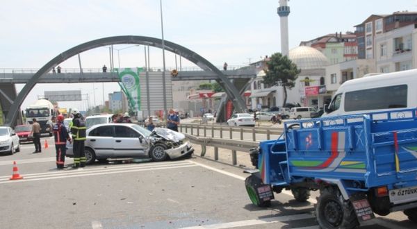 Ordu'da tarım aracı ile otomobilin çarpıştığı kazada 6 kişi yaralandı