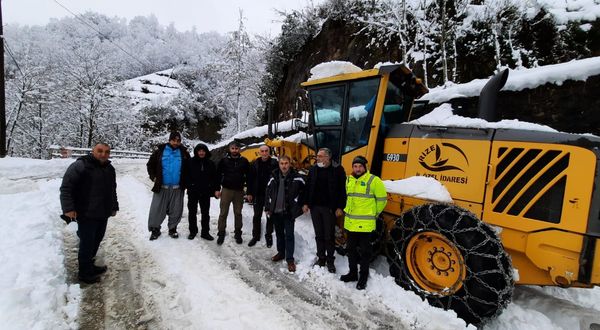 Rize’de kardan kapanan 107 köy yolu açıldı