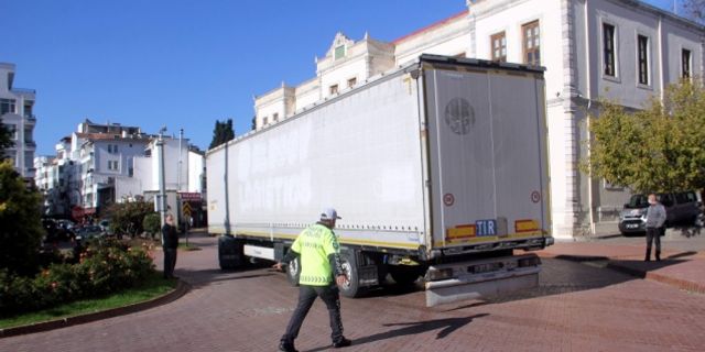Sinop'tan İzmir'deki depremzedeler için 2 tır yardım malzemesi gönderildi