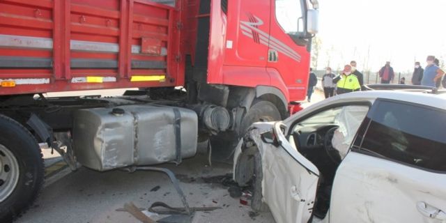 Suluova’da tır ile otomobil çarpıştı: 1 yaralı