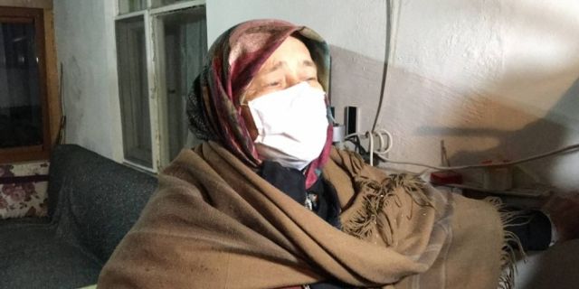 Düzce'de kar nedeniyle hasta nakil aracında mahsur kalan diyaliz hastası ekiplerin yardımıyla evine ulaştı