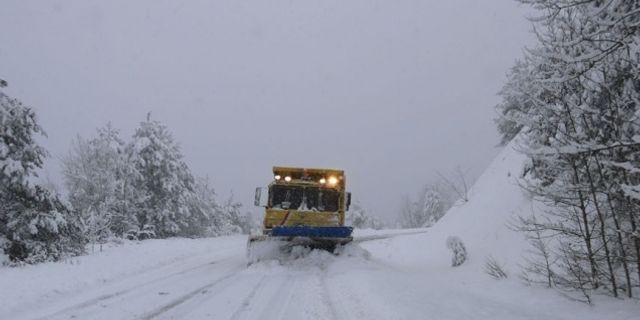 Samsun ve çevre illerde 2 bin 240 köy ve mahalle yolu ulaşıma kapandı