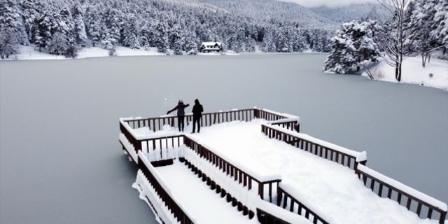 "Tabiatın kalbi" Gölcük kar manzarasıyla hayranlık uyandırıyor