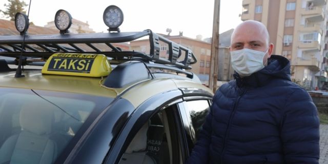 Taksi şoföründen koronavirüse koruma kabinli önlem
