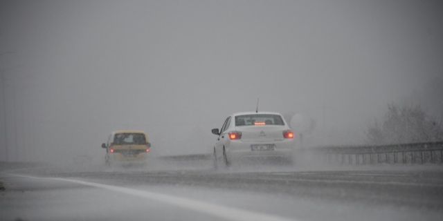 Çorum'da kar yağışı ulaşımı olumsuz etkiliyor