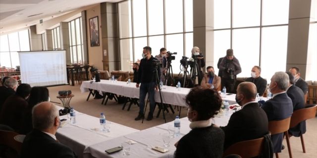 Kastamonu Valisi Çakır Ilgaz Dağı'nda gazetecilerle bir araya geldi: