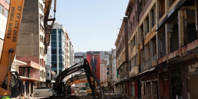 Rize'de kentsel dönüşüm kapsamındaki "Belediye Blokları"nda yıkımlar başladı