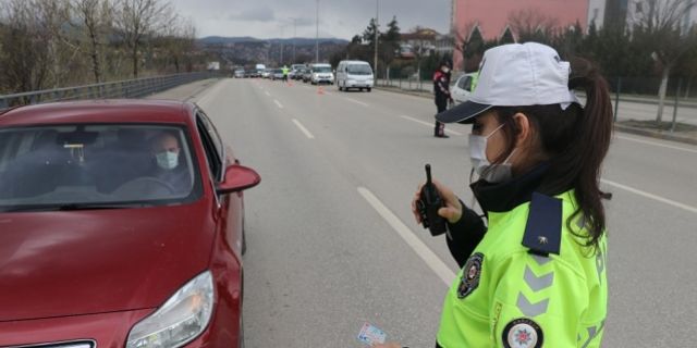 Karabük'te trafiğe Berna komiser "yön veriyor"