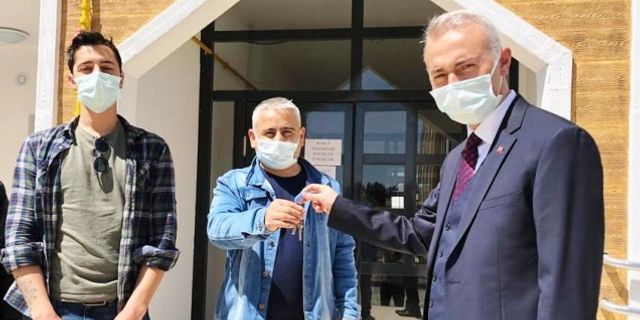 Taşova'da TOKİ konutları hak sahiplerine teslim edildi