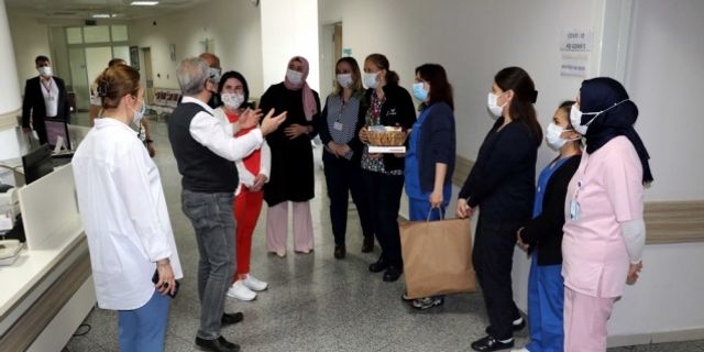 Karabük'te koronavirüsle mücadele eden sağlık çalışanları unutulmadı