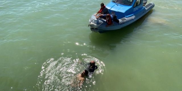 Samsun'da denizde boğulma tehlikesi geçiren çocuğu "kurbağa adam" ekibi kurtardı