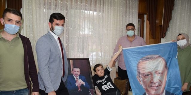 AK Parti Karabük Gençlik Kolları'ndan serebral palsi hastası Merve'ye ziyaret