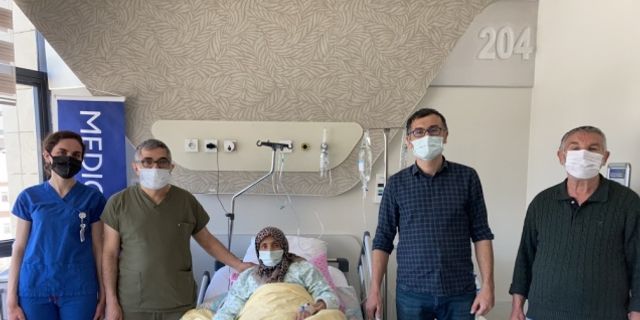Sivas'ta bir kadının onikiparmak bağırsağındaki kaçak ameliyatsız yöntemle kapatıldı