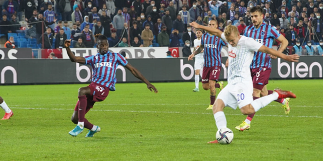 Karadeniz Derbisinde Çaykur Rizespor Trabzonspor'a 2-1 Kaybetti
