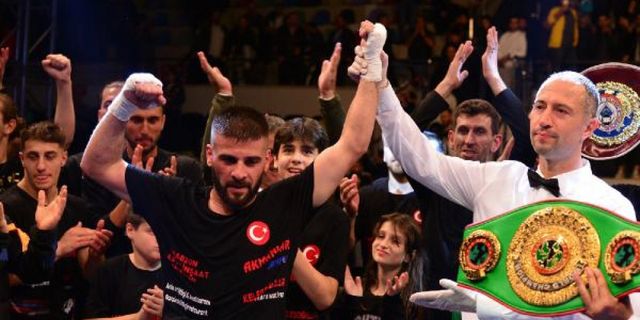 Boksörler Fatih Keleş ve Dilara Yücel, UBO Dünya şampiyonu oldu