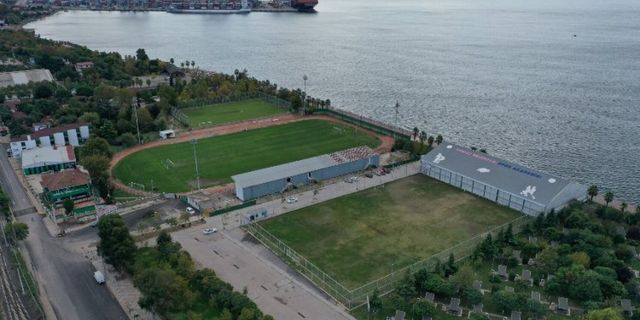 Körfez Alparslan Türkeş Spor Kompleksi'ne sentetik çim