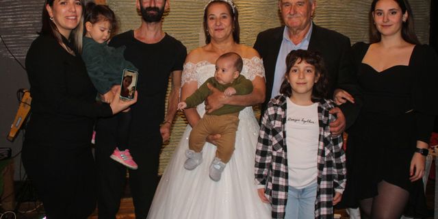 40. evlilik yıldönümüne düğünlü kutlama!