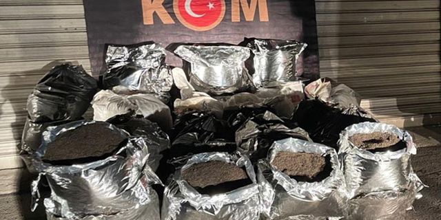 1 Ton 350 Kilo Kaçak Çay Ele Geçirildi