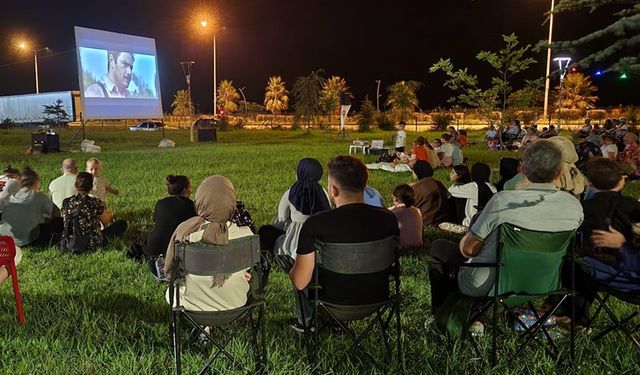 Ardeşenlilerin açık hava Sinama keyfi