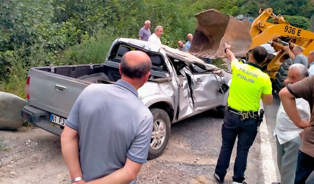 Rize’de kamyonet şarampole yuvarlandı: 1 ölü, 1 yaralı