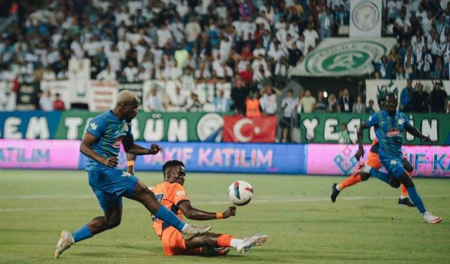 Trendyol Süper Lig: Çaykur Rizespor: 1 - Başakşehir: 1 (İlk yarı)