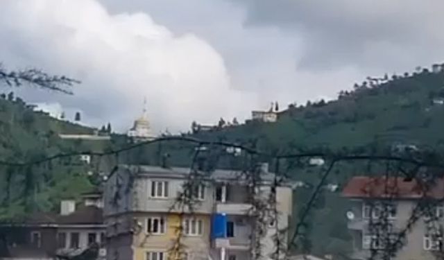 Rize’de minarenin kontrollü yıkımı kamerada