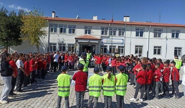 Jandarma’dan öğrencilere trafik güvenliği eğitimi